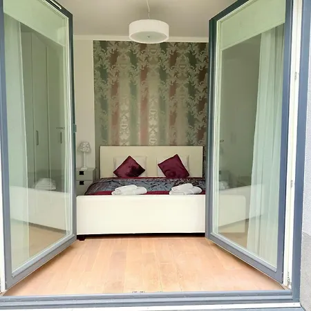 Luxury Quiet Centre - Terrace & 3 Bedrooms - 124m2 Apartment *
