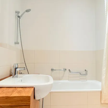 Apartment Luxury Quiet Centre - Terrace & 3 Bedrooms - 124m2