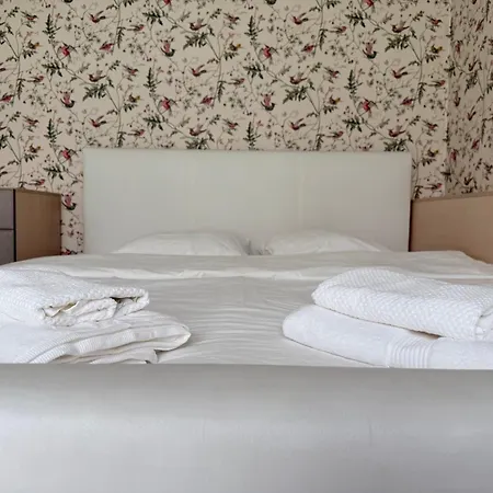 Apartment Luxury Quiet Centre - Terrace & 3 Bedrooms - 124m2 Riga