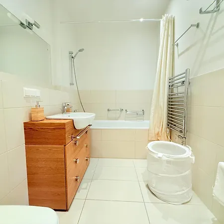 Luxury Quiet Centre - Terrace & 3 Bedrooms - 124m2 Apartment