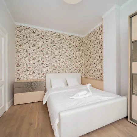 Luxury Quiet Centre - Terrace & 2 Bedrooms - 124m2 شقة ريغا