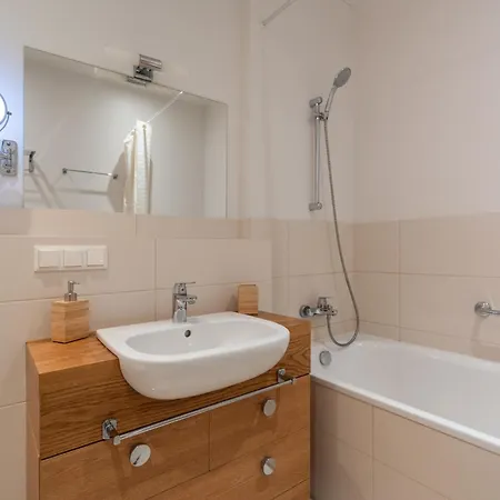 شقة Luxury Quiet Centre - Terrace & 2 Bedrooms - 124m2