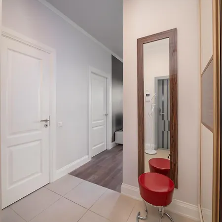 Luxury Quiet Centre - Terrace & 2 Bedrooms - 124m2 شقة *