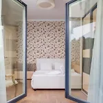 Appartement With Private Terrace And Garden - Antonijas Street